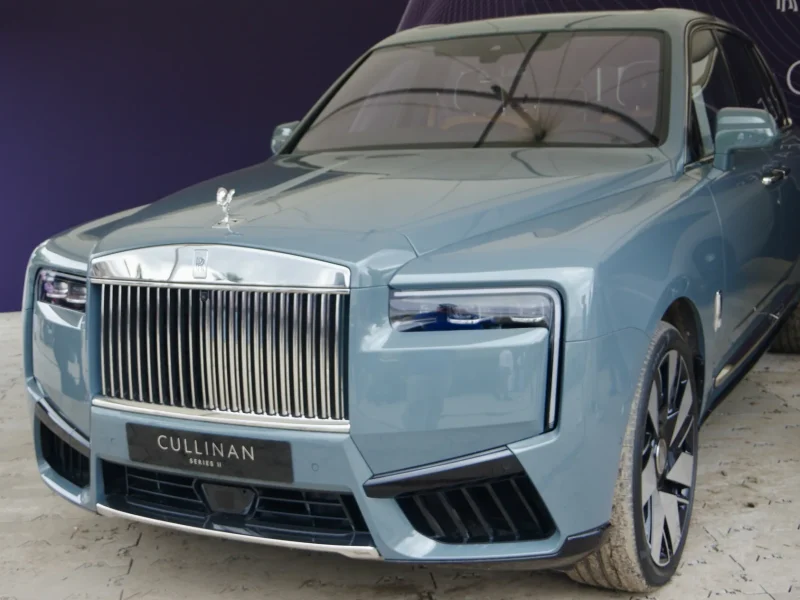 Rolls-Royce Cullinan Series II tampak depan — foto ilustrasi model