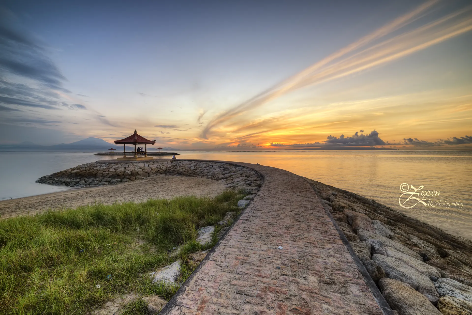 Matahari terbit di Pantai Sanur, Bali